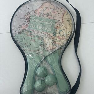 Legami Beach Rackets (Includes 2
Rackets and 3 Balls) with Case